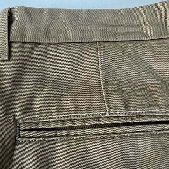 Dockers Shorts Game Day Men's Straight Fit Flat Front Wisconsin Badgers Size 38 - Picture 6 of 7